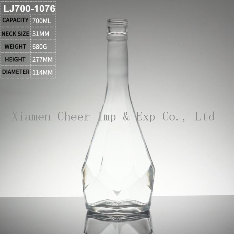 LJ700-1076 - 容量700ML - 瓶口31MM - 重量680G - 高度277MM - 直径114MM