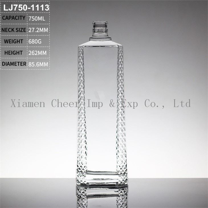 स्क्वायर 750ml उत्कीर्ण क्रिस्टल कांच की बोतल